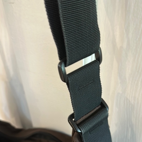 Eddie Bauer Brown Messenger Bag with Adjustable Straps - Picture 10 of 11